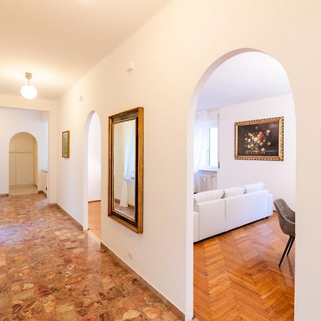 Domus Verona - Elegante Residenza Con Affaccio Su Porta Leoni Zimmer foto